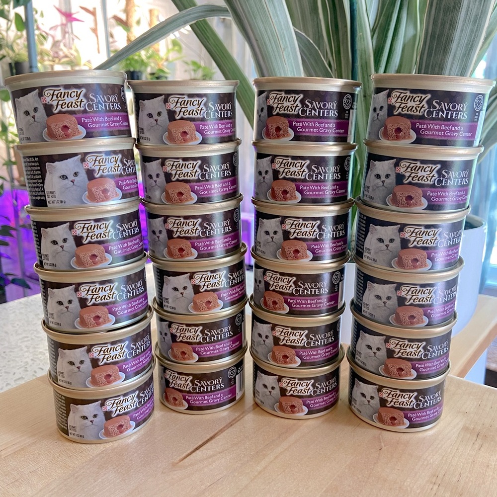 FANCY FEAST - 24 CANS BEEF